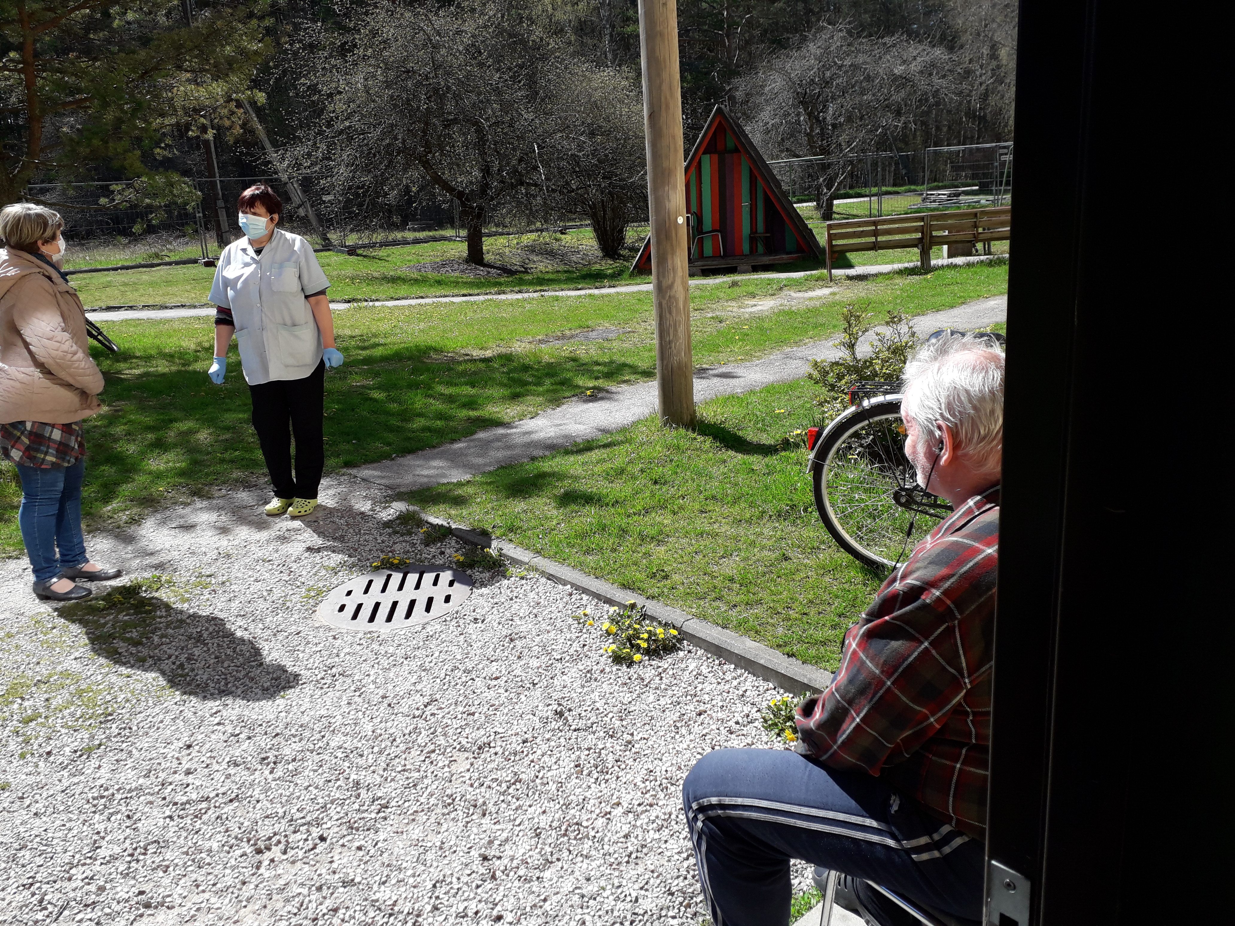 Sömera Kodu hooldustöötajad ja elanik