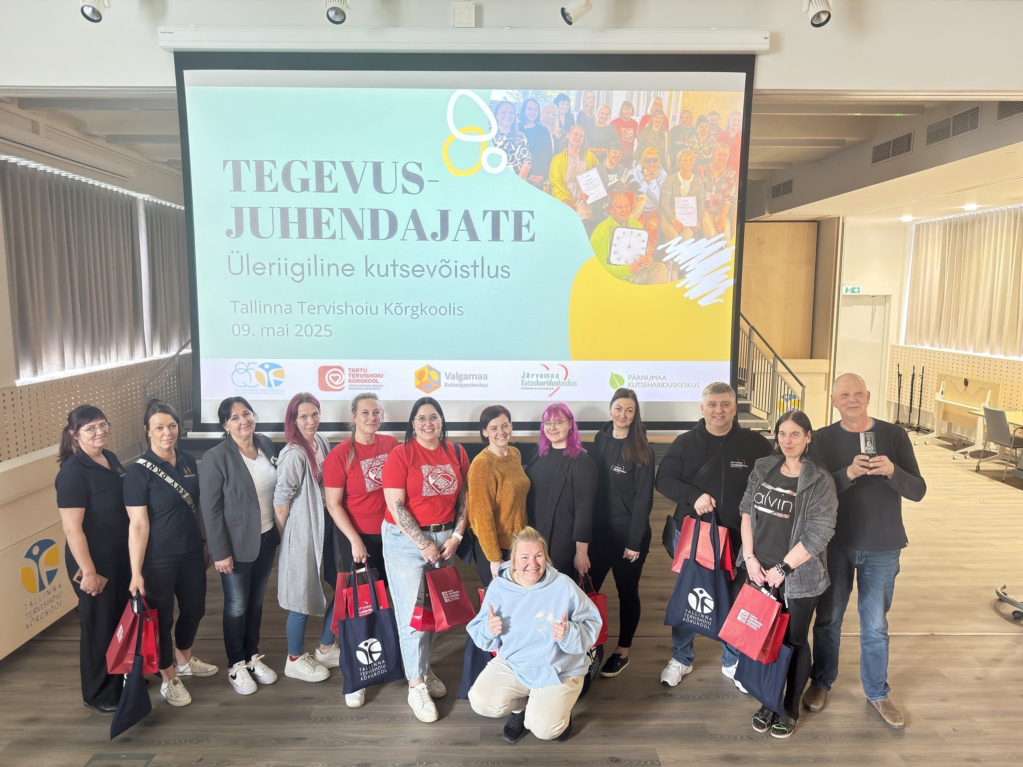 Kutsevõistlusel osalenud tegevusjuhendajad ja situatsioonülesande klienti kehastanud osaleja