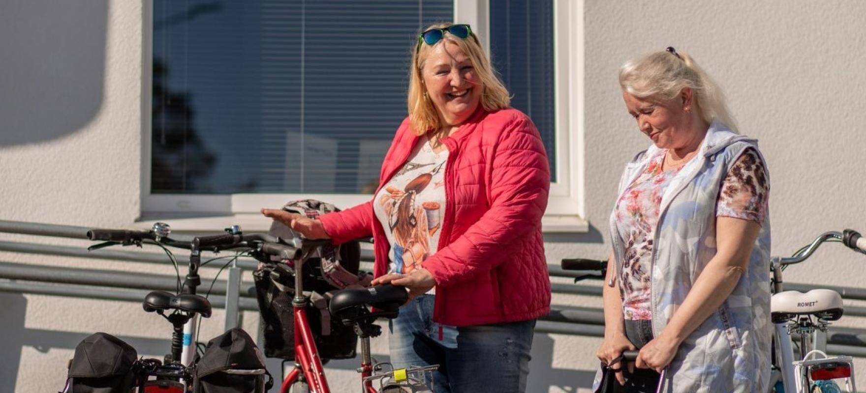 2 hooldustöötajat tööle naasmas